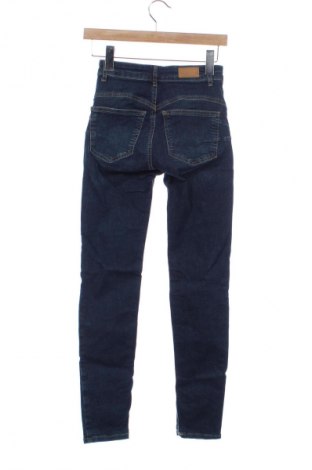 Dámské džíny  Pull&Bear, Velikost XS, Barva Modrá, Cena  371,00 Kč