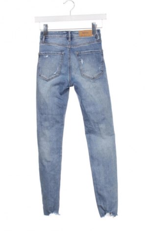Blugi de femei Stradivarius, Mărime XXS, Culoare Albastru, Preț 56,79 Lei