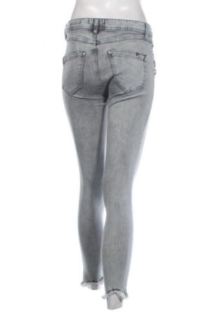 Damskie jeansy Unbranded, Rozmiar M, Kolor Kolorowy, Cena 66,67 zł