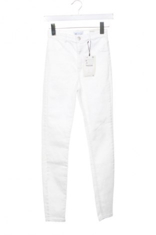 Γυναικείο Τζίν Zara, Μέγεθος XS, Χρώμα Λευκό, Τιμή 32,00 €