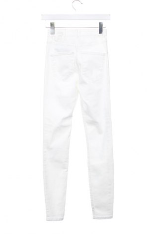 Γυναικείο Τζίν Zara, Μέγεθος XS, Χρώμα Λευκό, Τιμή 32,00 €