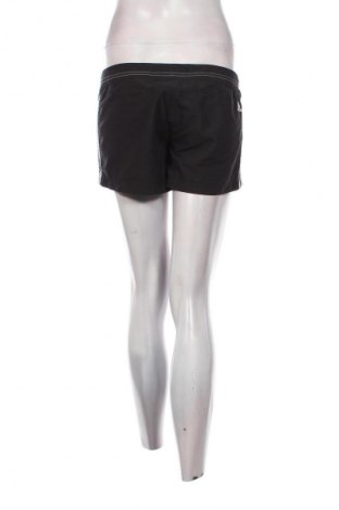 Дамски къс панталон Adidas, Размер M, Цвят Черен, Цена 13,99 лв.
