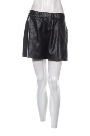 Pantaloni scurți de femei BOSS, Mărime L, Culoare Negru, Preț 730,00 Lei