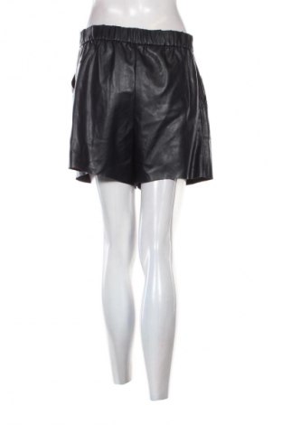 Pantaloni scurți de femei BOSS, Mărime L, Culoare Negru, Preț 730,00 Lei