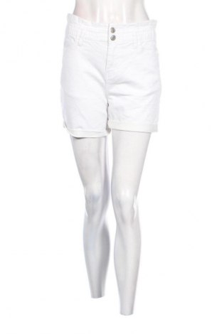 Damen Shorts Beloved, Größe M, Farbe Weiß, Preis € 9,79