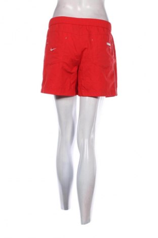 Γυναικείο κοντό παντελόνι Nike, Μέγεθος M, Χρώμα Κόκκινο, Τιμή 22,99 €