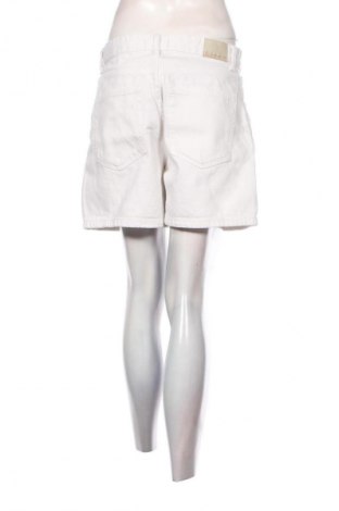 Damen Shorts Pull&Bear, Größe M, Farbe Weiß, Preis 7,99 €