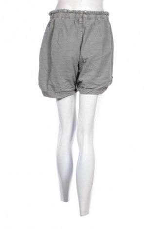 Női rövidnadrág Pull&Bear, Méret L, Szín Szürke, Ár 3 800 Ft