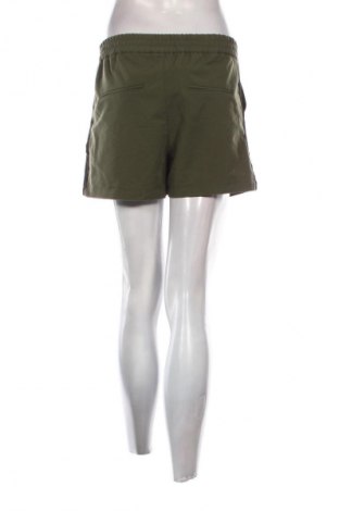 Damskie szorty Pull&Bear, Rozmiar S, Kolor Zielony, Cena 44,94 zł