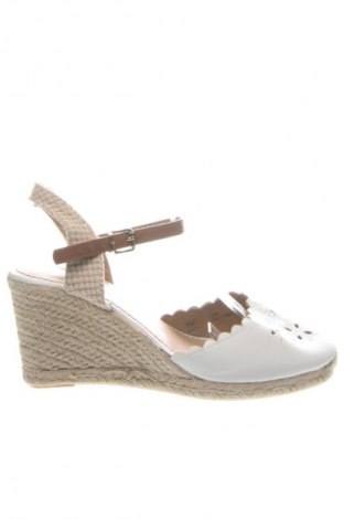 Obuwie damskie F&F, Rozmiar 41, Kolor Biały, Cena 143,82 zł
