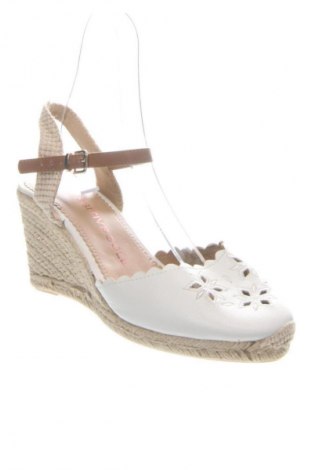 Obuwie damskie F&F, Rozmiar 41, Kolor Biały, Cena 143,82 zł