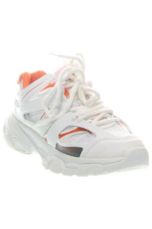 Дамски обувки RunnerBoss, Размер 38, Цвят Бял, Цена 51,99 лв.