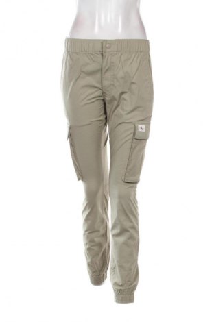 Дамски панталон Calvin Klein Jeans, Размер L, Цвят Зелен, Цена 169,99 лв.