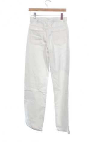 Pantaloni de femei Zara, Mărime S, Culoare Alb, Preț 163,99 Lei
