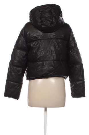 Дамско кожено яке Bershka, Размер S, Цвят Черен, Цена 60,99 лв.