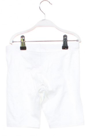 Детски къс панталон United Colors Of Benetton, Размер 5-6y/ 116-122 см, Цвят Бял, Цена 18,00 лв.