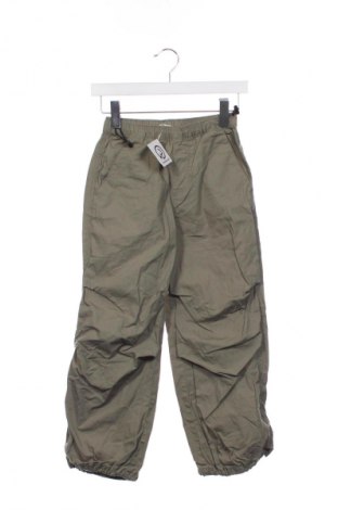 Детски панталон H&M, Размер 8-9y/ 134-140 см, Цвят Зелен, Цена 30,56 лв.