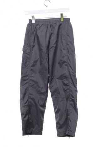 Детско спортно долнище Nike, Размер 13-14y/ 164-168 см, Цвят Сив, Цена 40,99 лв.