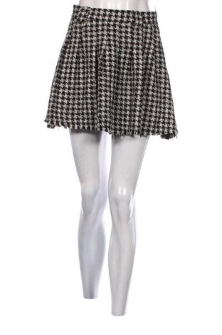 Пола Bershka, Размер M, Цвят Многоцветен, Цена 12,99 лв.