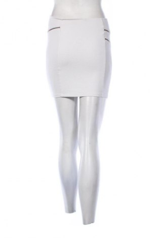 Rock Bershka, Größe S, Farbe Weiß, Preis 9,72 €