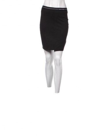 Sukně Calvin Klein Jeans, Velikost S, Barva Černá, Cena  861,00 Kč