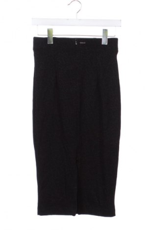 Sukně Guess, Velikost XS, Barva Černá, Cena  989,00 Kč