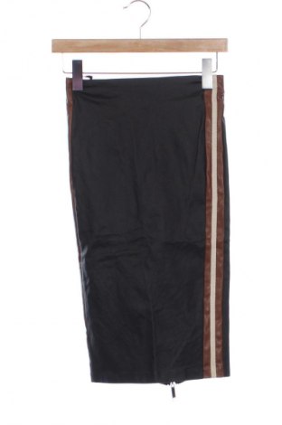 Szoknya Junona, Méret S, Szín Fekete, Ár 10 000 Ft