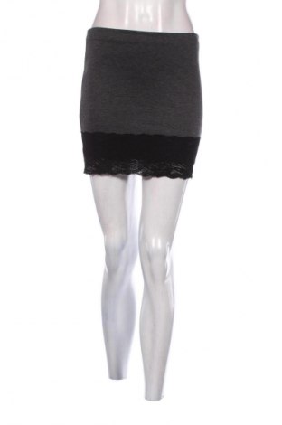 Φούστα Stradivarius, Μέγεθος S, Χρώμα Γκρί, Τιμή 9,72 €