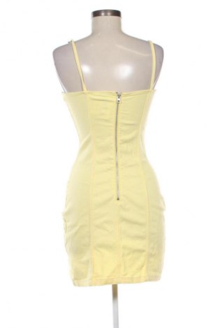 Рокля H&M Divided, Размер M, Цвят Жълт, Цена 23,99 лв.