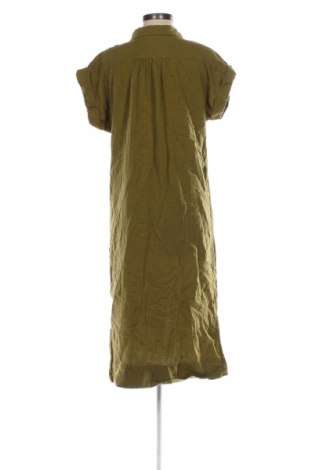 Рокля Hema, Размер M, Цвят Зелен, Цена 49,99 лв.