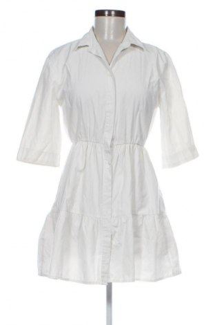 Kleid Stradivarius, Größe M, Farbe Weiß, Preis € 14,91