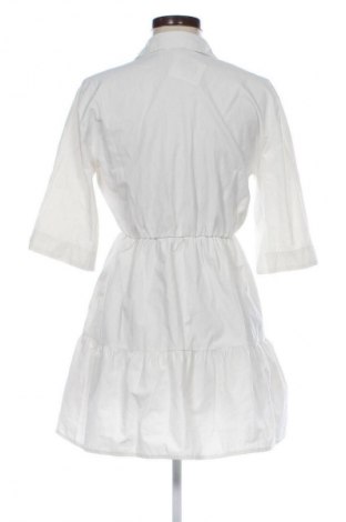 Kleid Stradivarius, Größe M, Farbe Weiß, Preis € 14,91