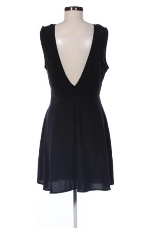 Ruha mbyM, Méret L, Szín Fekete, Ár 13 329 Ft