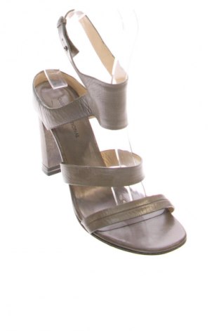 Σανδάλια Costume National, Μέγεθος 39, Χρώμα Γκρί, Τιμή 214,00 €