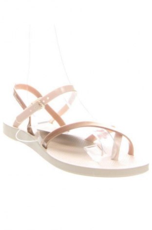 Сандали Ipanema, Размер 36, Цвят Бежов, Цена 75,99 лв.