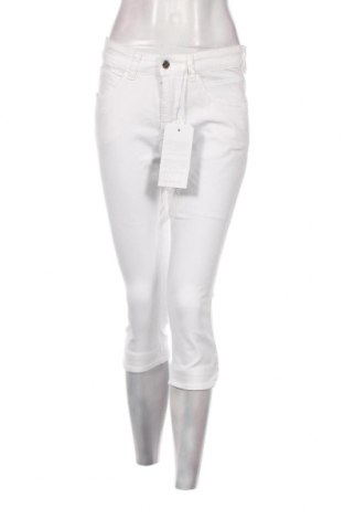 Дамски къс панталон Mac, Размер M, Цвят Бял, Цена 102,00 лв.
