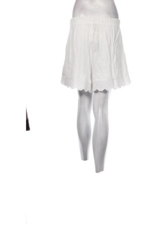 Дамски къс панталон Trendyol, Размер M, Цвят Бял, Цена 72,00 лв.