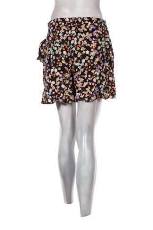 Дамски къс панталон Trendyol, Размер L, Цвят Многоцветен, Цена 72,00 лв.