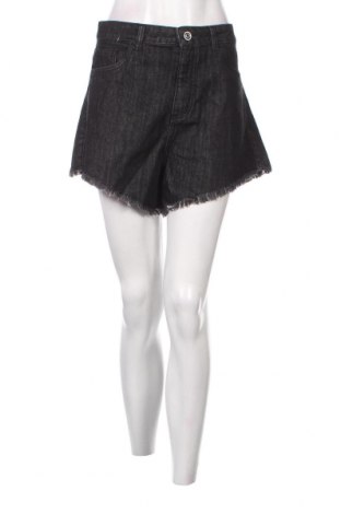 Γυναικείο κοντό παντελόνι Urban Classics, Μέγεθος L, Χρώμα Μαύρο, Τιμή 4,54 €