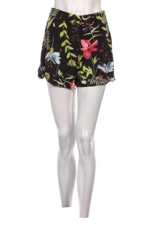 Γυναικείο κοντό παντελόνι Urban Classics, Μέγεθος S, Χρώμα Πολύχρωμο, Τιμή 4,12 €