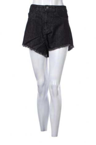 Γυναικείο κοντό παντελόνι Urban Classics, Μέγεθος L, Χρώμα Μαύρο, Τιμή 3,92 €