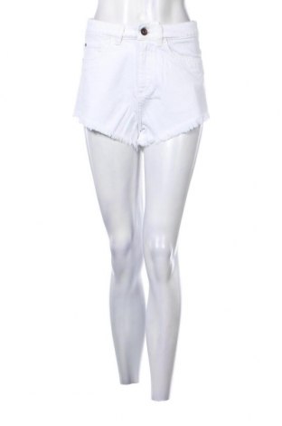Γυναικείο κοντό παντελόνι Urban Classics, Μέγεθος S, Χρώμα Λευκό, Τιμή 4,33 €