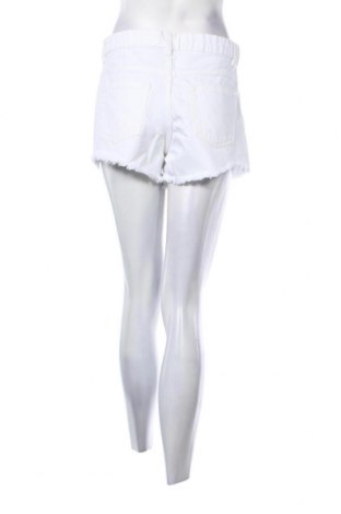 Γυναικείο κοντό παντελόνι Urban Classics, Μέγεθος M, Χρώμα Λευκό, Τιμή 20,62 €