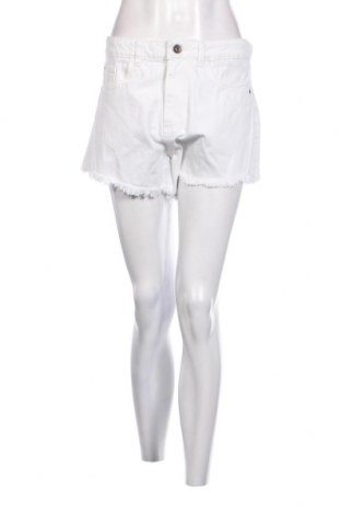 Дамски къс панталон Urban Classics, Размер L, Цвят Бял, Цена 14,40 лв.