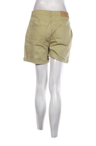 Дамски къс панталон Vero Moda, Размер M, Цвят Зелен, Цена 40,00 лв.