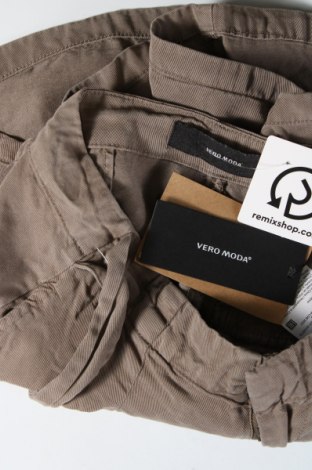 Дамски къс панталон Vero Moda, Размер XS, Цвят Бежов, Цена 40,00 лв.