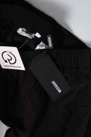 Γυναικείο κοντό παντελόνι Weekday, Μέγεθος XS, Χρώμα Μαύρο, Τιμή 4,47 €