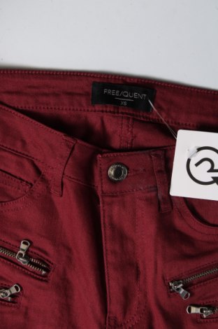 Dámské kalhoty  Free Quent, Velikost XS, Barva Červená, Cena  151,00 Kč