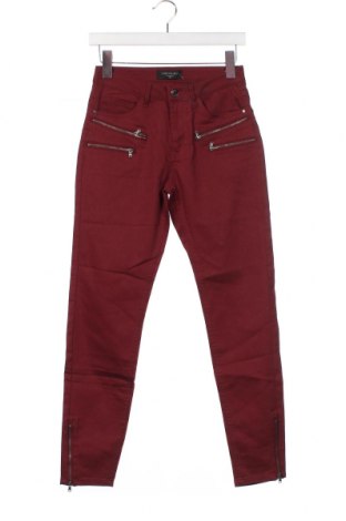 Дамски панталон Free Quent, Размер XS, Цвят Червен, Цена 9,57 лв.