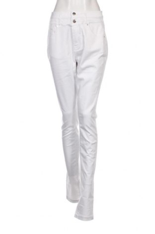 Дамски панталон Q/S by S.Oliver, Размер M, Цвят Бял, Цена 13,92 лв.